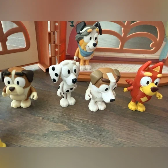 Disney Bluey School Friends figures playset Calypso playground lunch box stage - Picture 12 of 16